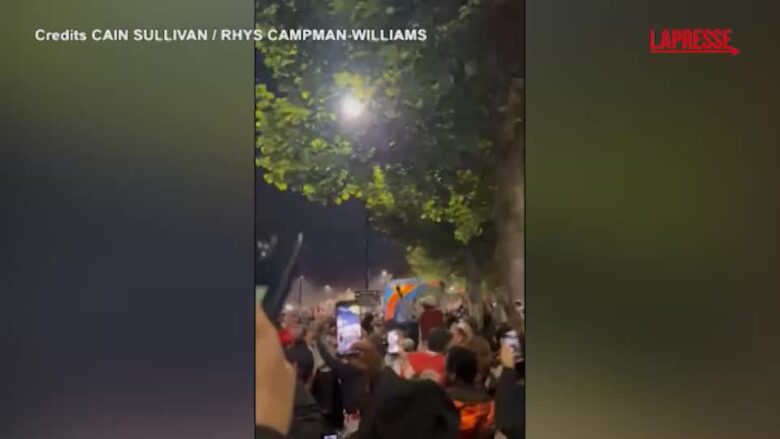 L’Arsenal torna campione d’Inghilterra dopo 22 anni: esplode la festa nel nord di Londra