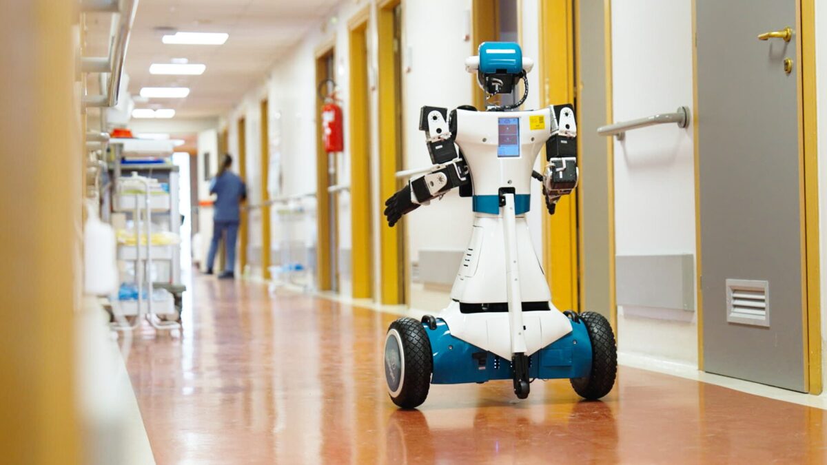 Robot umanoide in corsia, il progetto per i pazienti fragili