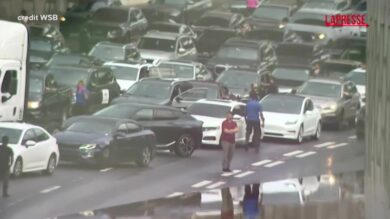 Usa, allagamenti ad Atlanta: in autostrada si crea un mega ingorgo