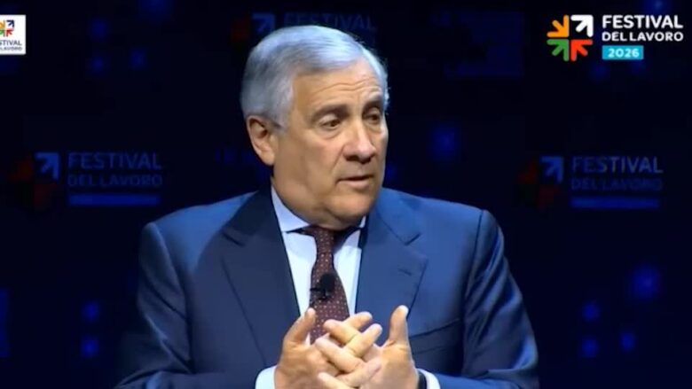 Tajani: "Se facciamo più figli possiamo ridurre il numero di migranti regolari"
