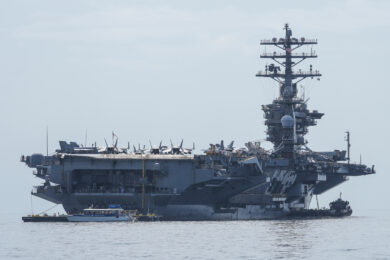 Cuba, Usa schierano la portaerei Nimitz nei Caraibi. Trump: “Lì per aiutare, è un Paese fallito”