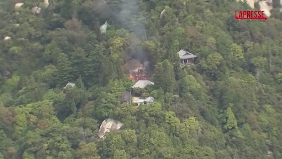 giappone tempio buddista distrutto da un incendio ospitava la fiamma eterna da Lapresse.it giappone tempio buddista distrutto da un incendio ospitava la fiamma eterna