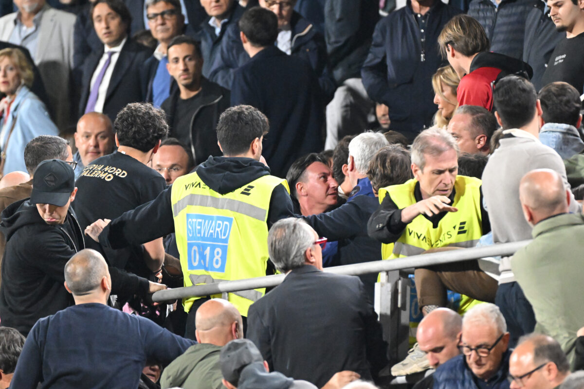 Palermo-Catanzaro, rissa in tribuna: cosa è successo Palermo-Catanzaro, rissa in tribuna: cosa è successo