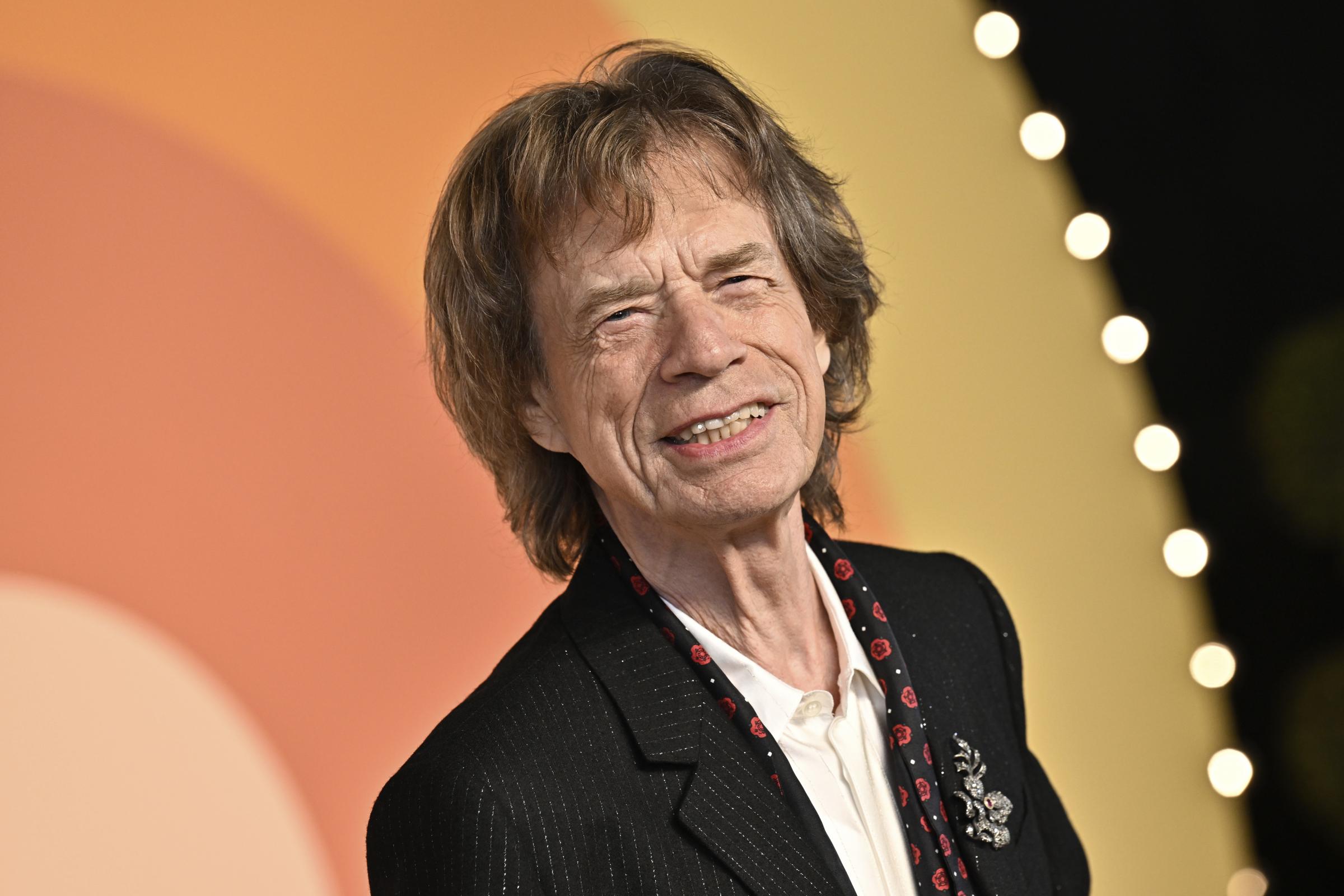 Festa con Mick Jagger a Stromboli interrotta dai carabinieri: musica spenta dopo le proteste dei vicini Festa con Mick Jagger a Stromboli interrotta dai carabinieri: musica spenta dopo le proteste dei vicini