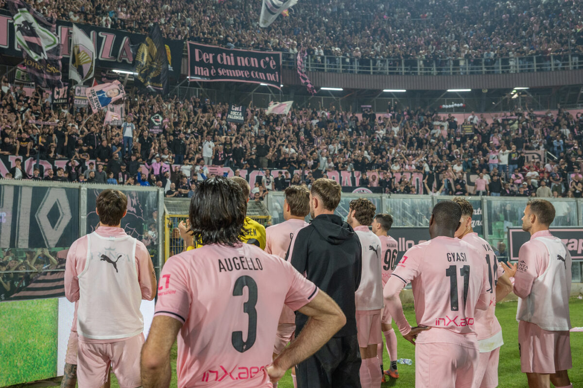 Palermo-Catanzaro, rissa in tribuna: cosa è successo Palermo-Catanzaro, rissa in tribuna: cosa è successo