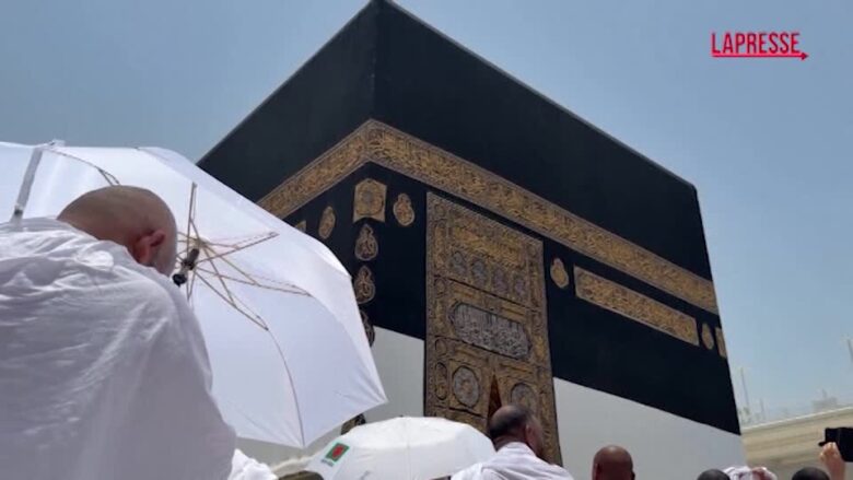 Arabia Saudita, più di un milione e mezzo di pellegrini si riversa a La Mecca