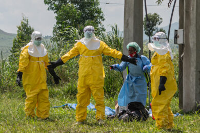 Ebola, la minaccia si allarga: il cittadino degli Usa e la mossa dei Cdc