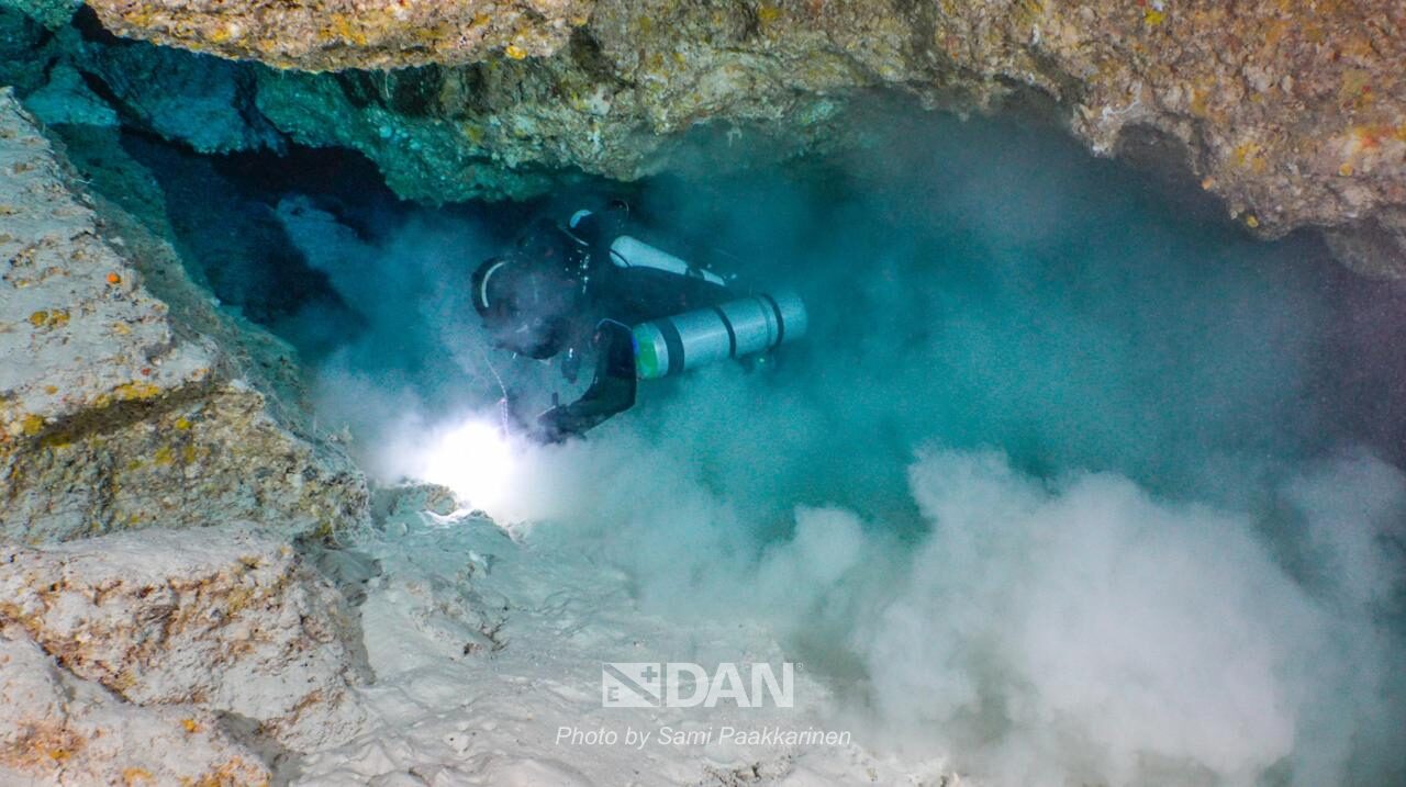 Maldive, la grotta dove sono morti i sub italiani: le foto pubblicate da Dan Europe Maldive, la grotta dove sono morti i sub italiani: le foto pubblicate da Dan Europe