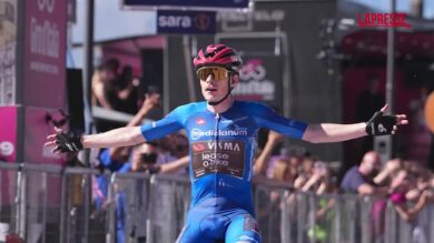 Giro d'Italia, tris Vingegaard a Pila: danese in maglia rosa