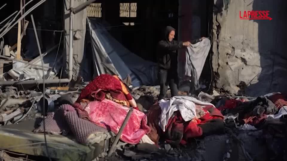 gaza attacchi israeliani distruggono due edifici nel centro della citt224 da Lapresse.it gaza attacchi israeliani distruggono due edifici nel centro della citt224