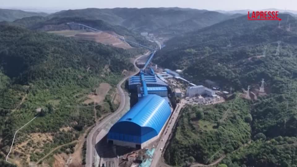cina esplosione in una miniera di carbone provoca almeno 90 morti le riprese aeree della zona da Lapresse.it cina esplosione in una miniera di carbone provoca almeno 90 morti le riprese aeree della zona