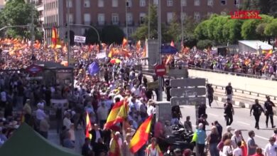 Spagna, migliaia in piazza a Madrid contro Sanchez e per l'arresto di Zapatero