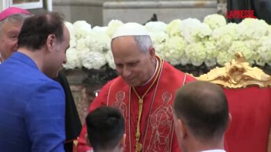 Papa Leone XIV nella Terra dei fuochi, nel Duomo di Acerra il saluto a don Patriciello