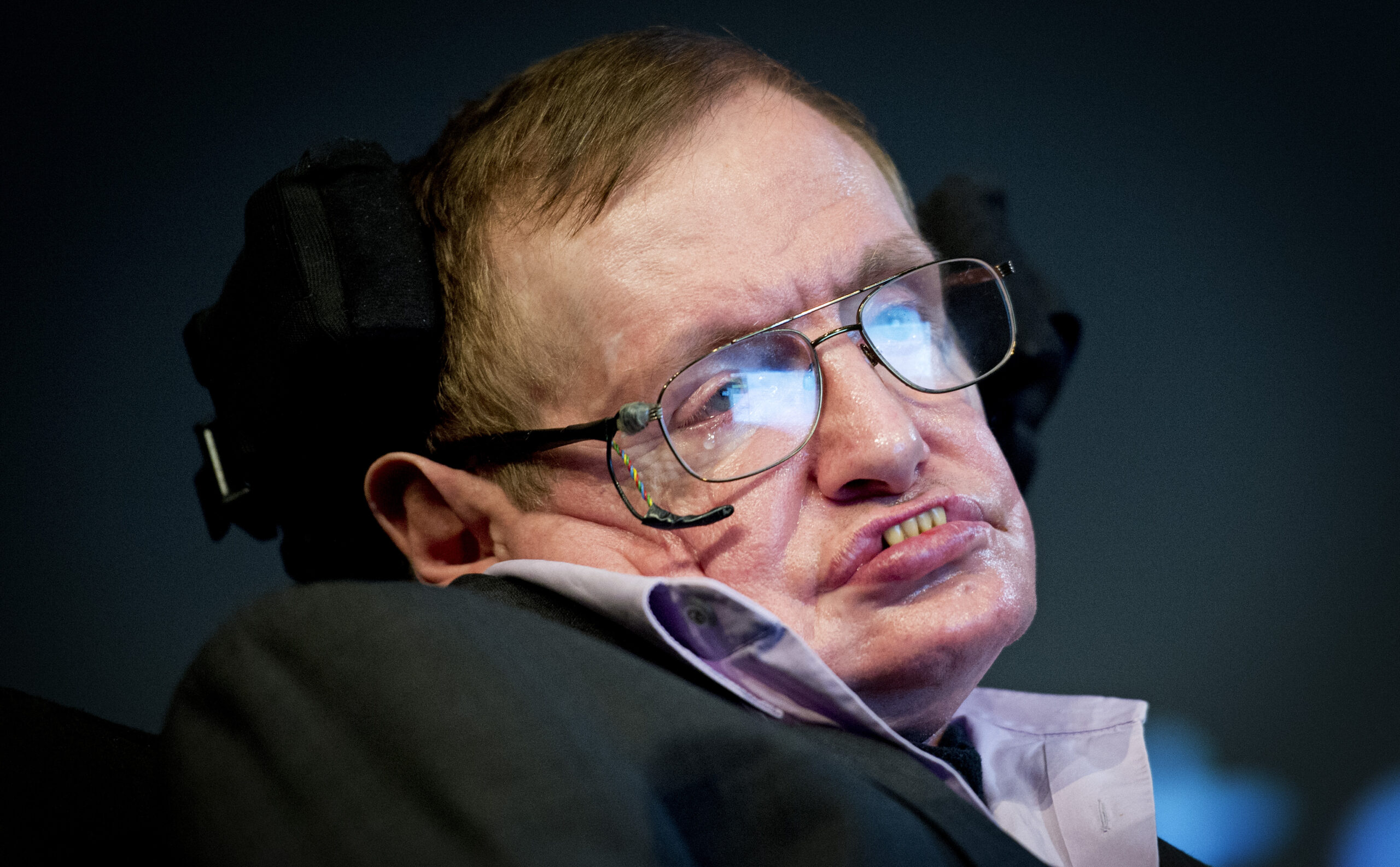 Stephen Hawking, in alcuni diari le preoccupazioni del padre: “Non studia molto” Stephen Hawking, in alcuni diari le preoccupazioni del padre: “Non studia molto”