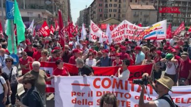 Torino, medici in piazza contro le liste d'attesa lunghe e per la sanità pubblica