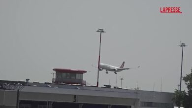 Maldive, il momento dell’atterraggio a Malpensa delle quattro salme dei sub italiani