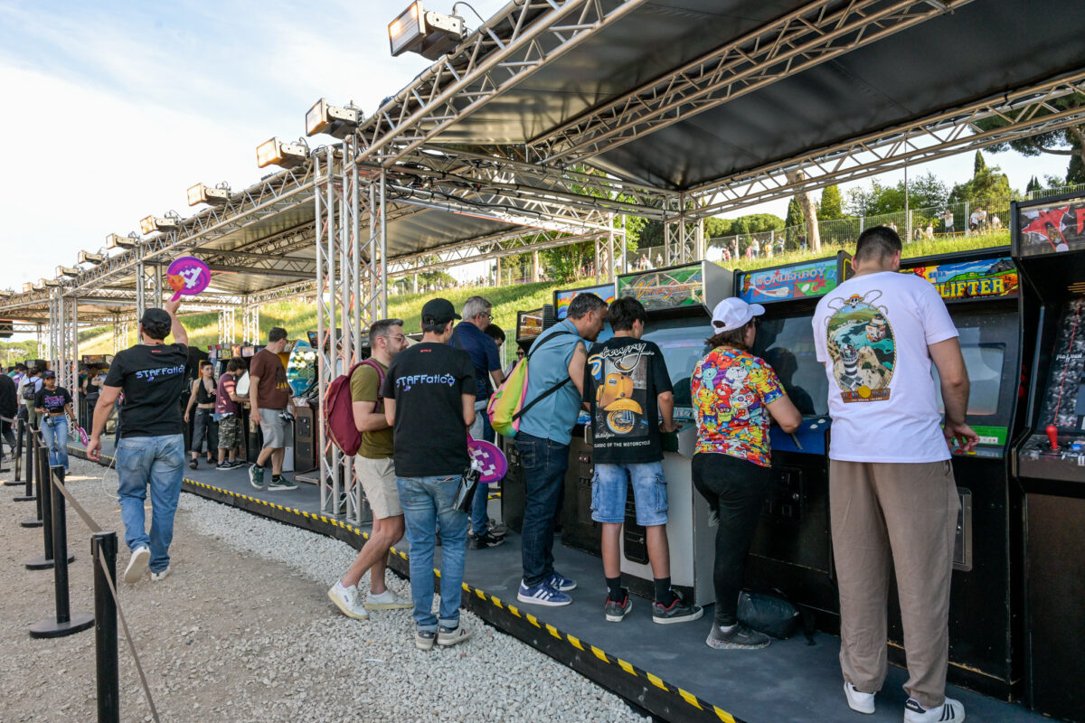 Galleria foto 'Zerocalcare, in migliaia al Circo Massimo per l’anteprima di ‘Due spicci’ – Le foto' - foto 5
