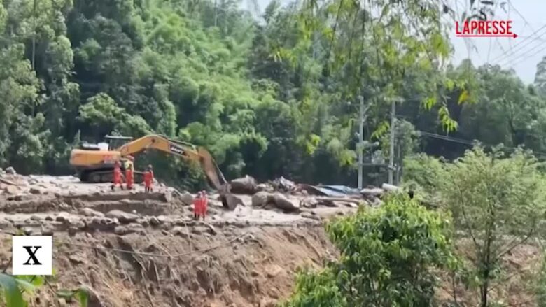 Cina, forti piogge nel sud-ovest: almeno 3 vittime, ci sono 17 dispersi