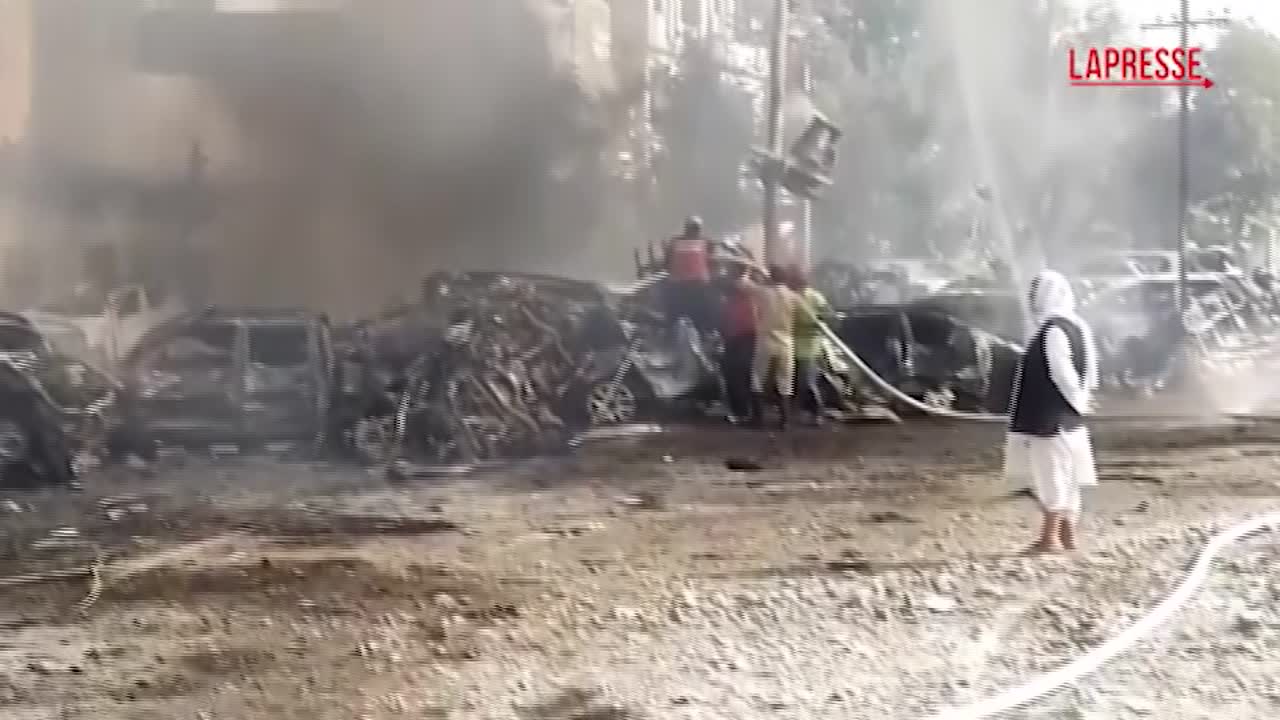 pakistan bomba esplode vicino a un binario del treno ferite oltre 20 persone da Lapresse.it pakistan bomba esplode vicino a un binario del treno ferite oltre 20 persone