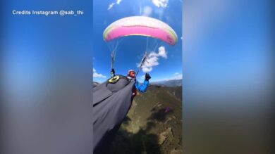Austria, Cessna squarcia parapendio in volo: il video della donna viva per miracolo