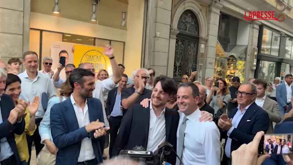 elezioni comunali 2026 a venezia cori e applausi all8217arrivo di simone venturini da Lapresse.it elezioni comunali 2026 a venezia cori e applausi all8217arrivo di simone venturini