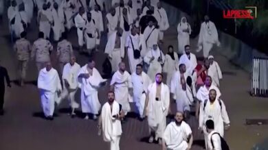 Pellegrinaggio alla Mecca, migliaia di fedeli arrivano al Monte Arafat