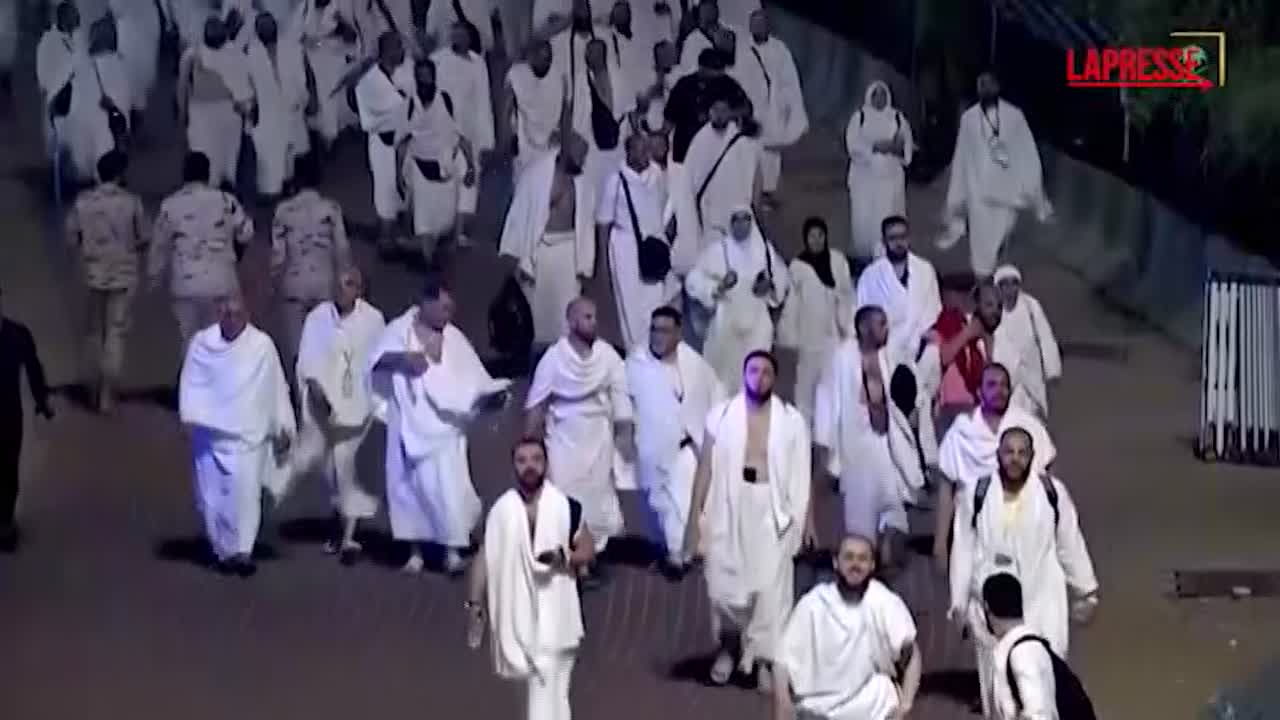 pellegrinaggio alla mecca migliaia di fedeli arrivano al monte arafat da Lapresse.it pellegrinaggio alla mecca migliaia di fedeli arrivano al monte arafat