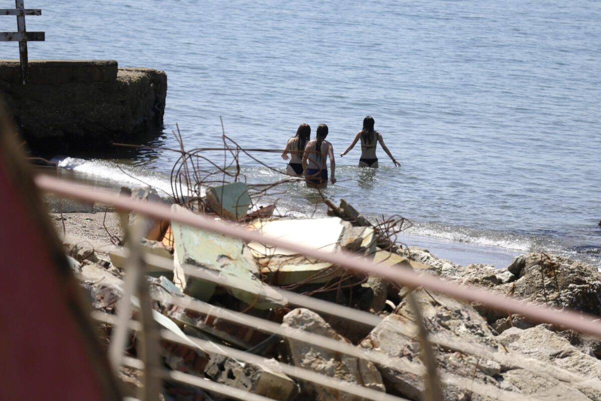Galleria foto 'Ostia, stabilimenti balneari chiusi e distrutti: le foto' - foto 9