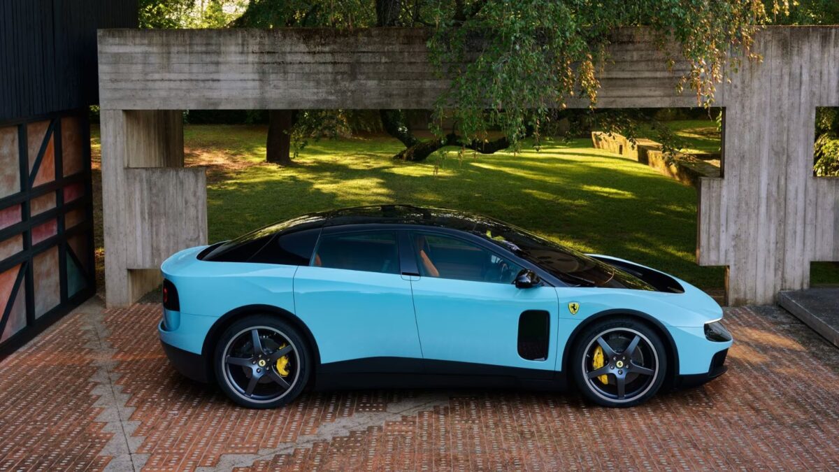 Galleria foto 'Mattarella svela la Ferrari ‘Luce’ al Quirinale: ecco la prima auto elettrica del Cavallino – Le foto' - foto 9