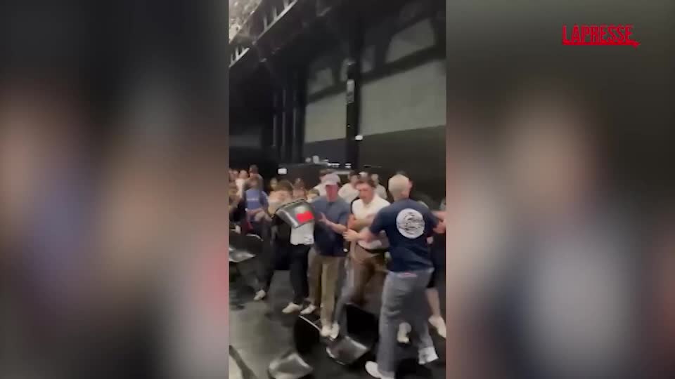 scuola alla consulta degli studenti a roma sfiorata la rissa da Lapresse.it scuola alla consulta degli studenti a roma sfiorata la rissa