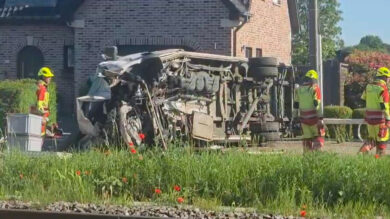 Belgio, treno travolge scuolabus al passaggio a livello: 4 morti tra cui due ragazzini