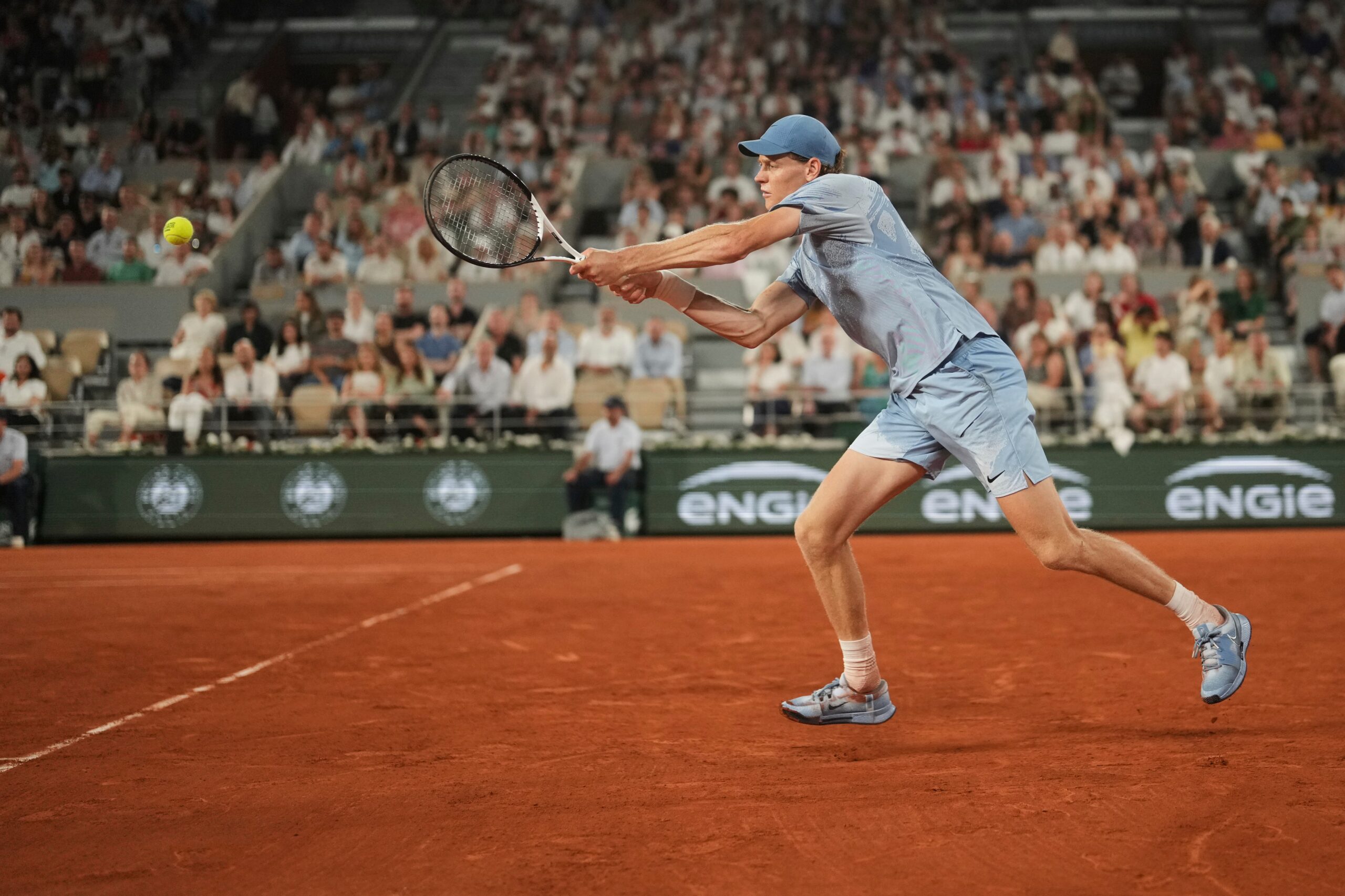 Sinner-Tabur, al Roland Garros 2026 Jannik vince all’esordio in 3 set