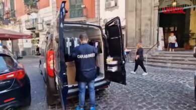 Napoli, 12enne accoltellato dal padre: Carabinieri sul luogo dell'aggressione