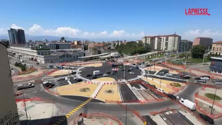 Torino, in piazza Baldissera accesi i nuovi semafori dopo mesi di lavori