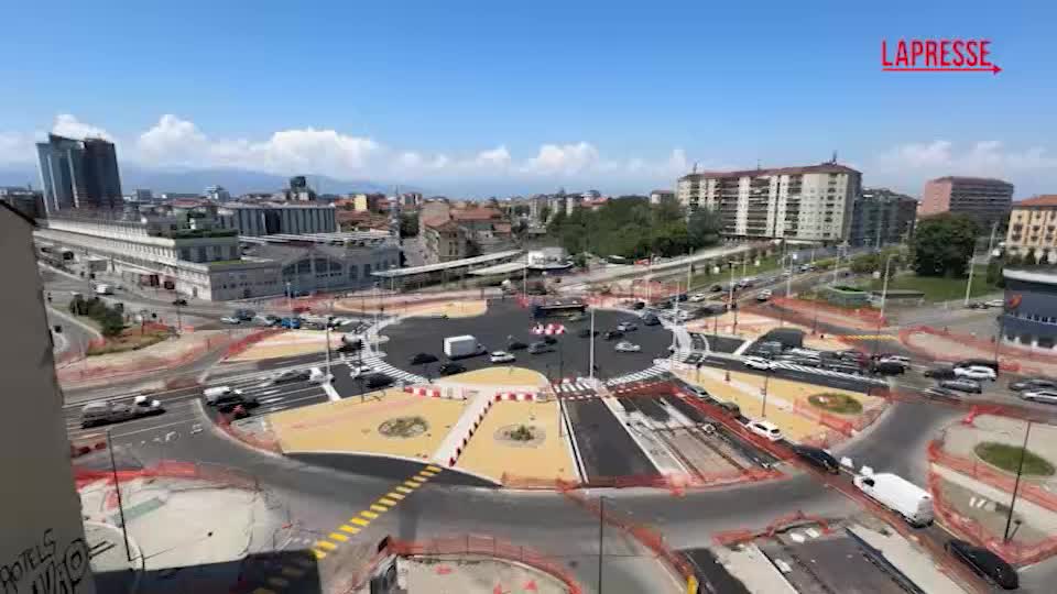 torino in piazza baldissera accesi i nuovi semafori dopo mesi di lavori da Lapresse.it torino in piazza baldissera accesi i nuovi semafori dopo mesi di lavori