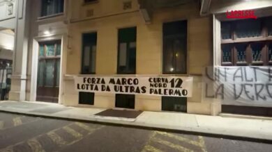 Torino, striscioni fuori dall'ospedale Molinette per il tifoso della Juventus ferito