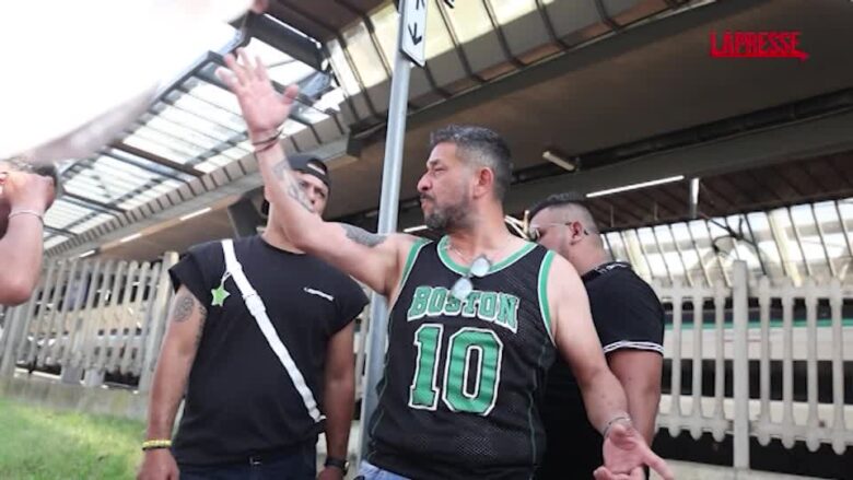 Milano, 22enne morto accoltellato. Il padre: “Ho riconosciuto uno degli aggressori dal tatuaggio”