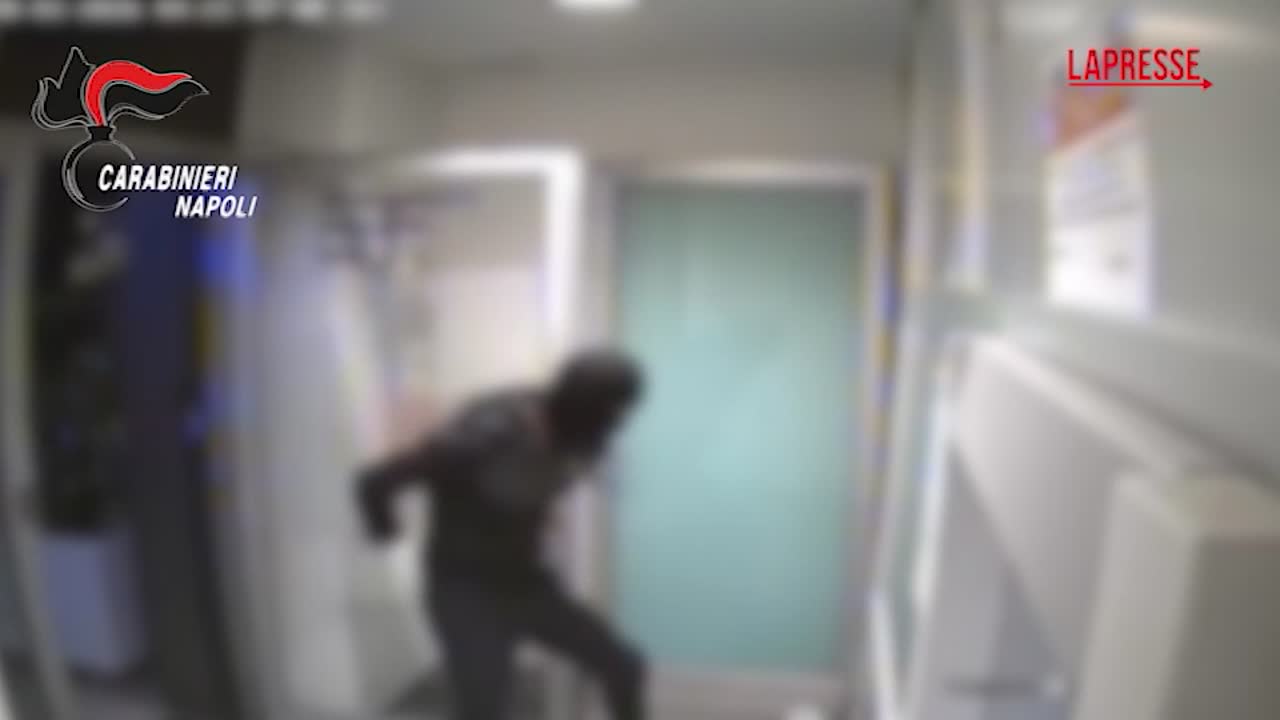 furti e rapine blitz dei carabinieri in campo rom di caivano da Lapresse.it furti e rapine blitz dei carabinieri in campo rom di caivano