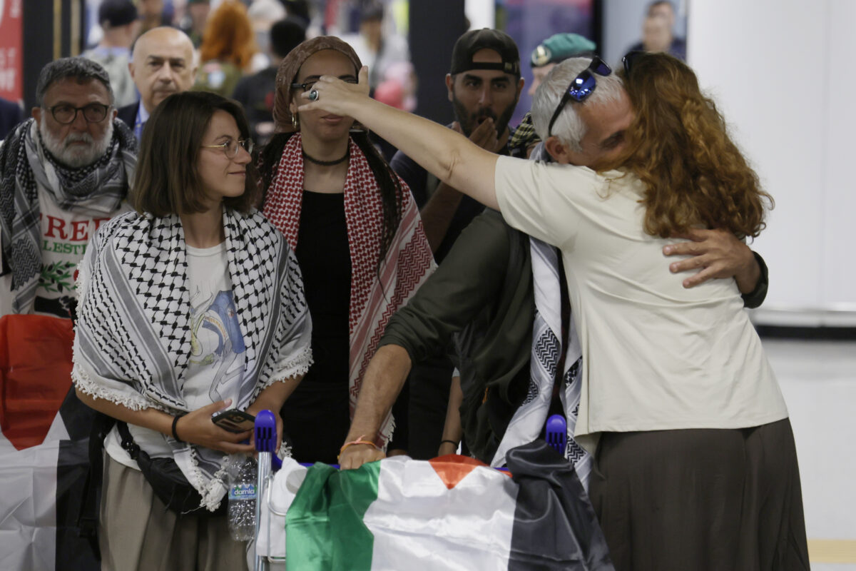 flotilla rientrati in italia sei attivisti della carovana di terra non abbiamo notizie dei nostri compagni da Lapresse.it flotilla rientrati in italia sei attivisti della carovana di terra non abbiamo notizie dei nostri compagni