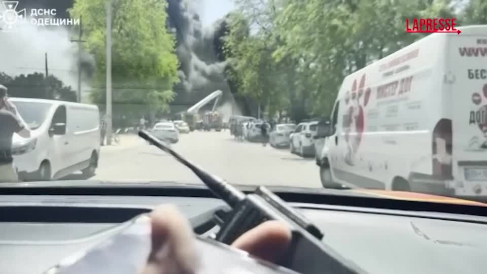 ucraina bombardamento odessa dieci feriti tra loro due bambini da Lapresse.it ucraina bombardamento odessa dieci feriti tra loro due bambini