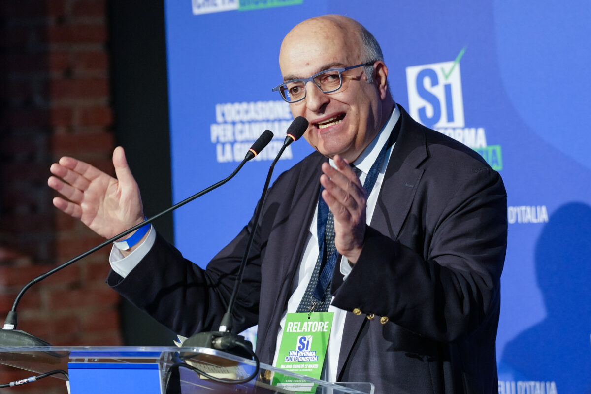 sechi licenziato da angelucci mentre sono sotto scorta da Lapresse.it sechi licenziato da angelucci mentre sono sotto scorta