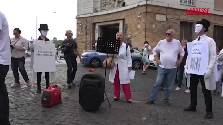 Sanità, medici in piazza contro il decreto Schillaci