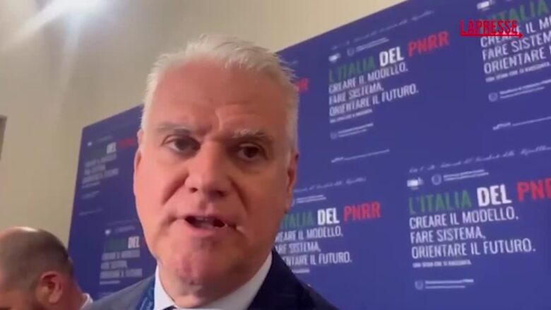 AI, Zangrillo: "La macchina non sostituisce l'uomo ma lo affianca"