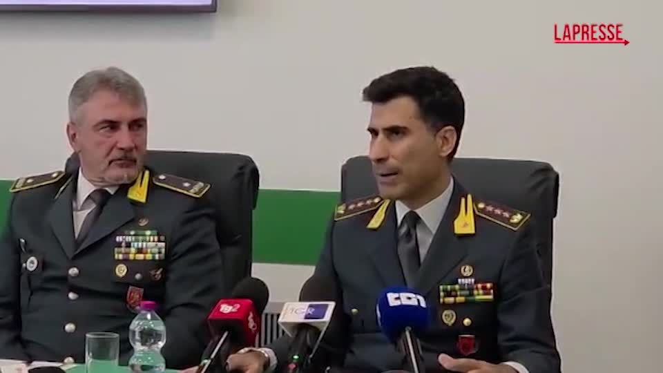 messina denaro guardia di finanza palermo indagati con stili di vita lussuosissimi da Lapresse.it messina denaro guardia di finanza palermo indagati con stili di vita lussuosissimi
