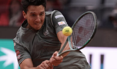 Roland Garros 2026, Darderi fuori al secondo turno contro Comesana: avanzano Berrettini e Arnaldi