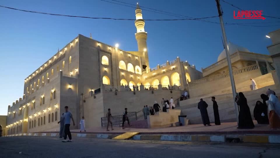 iraq a mosul le famiglie celebrano l inizio dell eid al adha da Lapresse.it iraq a mosul le famiglie celebrano l inizio dell eid al adha