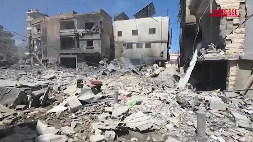 libano attacchi israeliani nella citt224 di tiro le immagini dei palazzi distrutti da Lapresse.it libano attacchi israeliani nella citt224 di tiro le immagini dei palazzi distrutti
