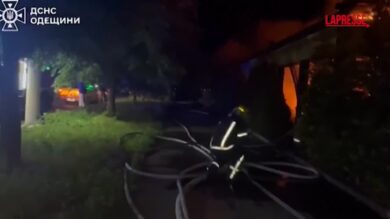 Ucraina, attacco russo su Odessa e sul mar Nero: incendi e feriti