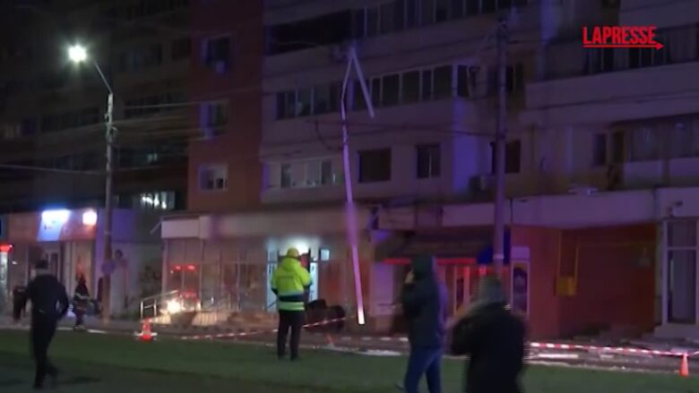 Romania, drone russo su Galați: le immagini dei soccorsi e i detriti dopo l’attacco