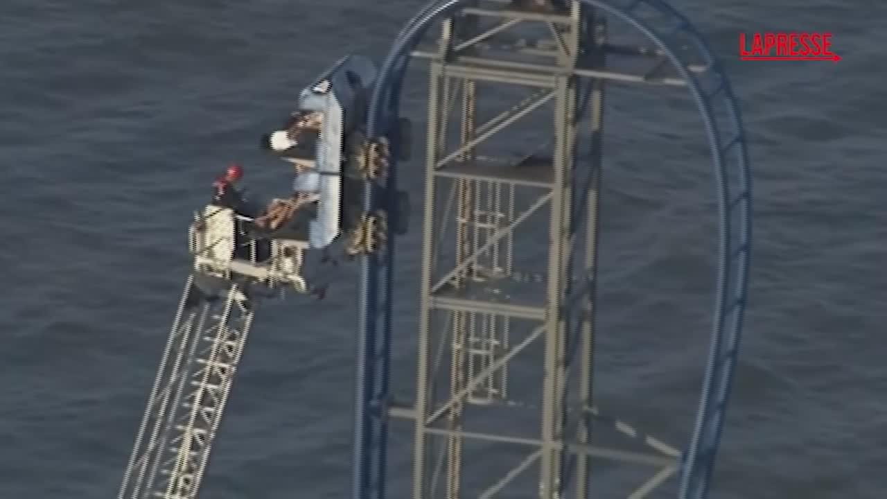 texas 8 persone bloccate sulle montagne russe a 30 metri d altezza il salvataggio 232 spettacolare da Lapresse.it texas 8 persone bloccate sulle montagne russe a 30 metri d altezza il salvataggio 232 spettacolare